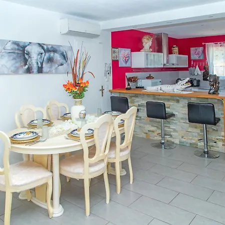 Villa Familiale Avec Piscine Au Cres Proche Montpellier *
